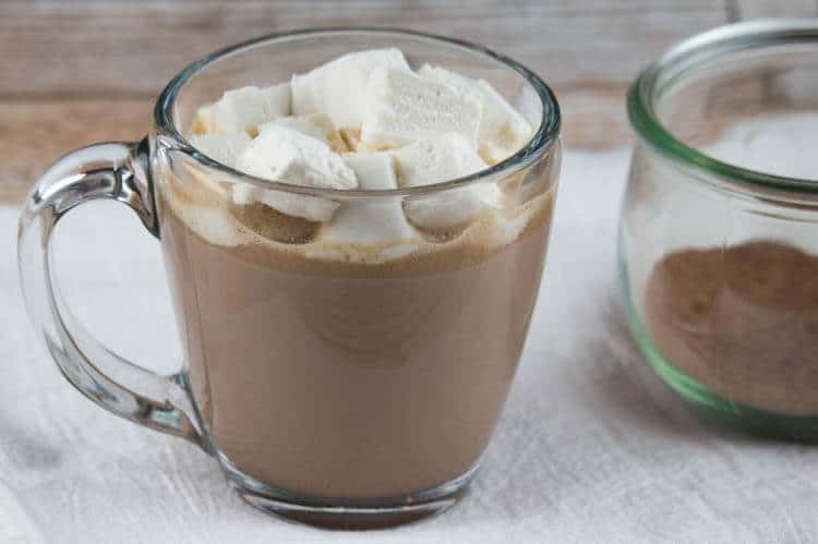 Superfood Hot Cocoa with Honey-Sweetened Marshmallows - This treat is packed with nutrient dense ingredients such as mineral-rich coconut sugar, fermented raw cacao powder, and grass-fed collagen for a protein kick. Naturally primal with dairy free option. It also makes a great homemade gift with a FREE printable page for gift tags. #primal #nourishing #hotcocoa #homemadegifts 