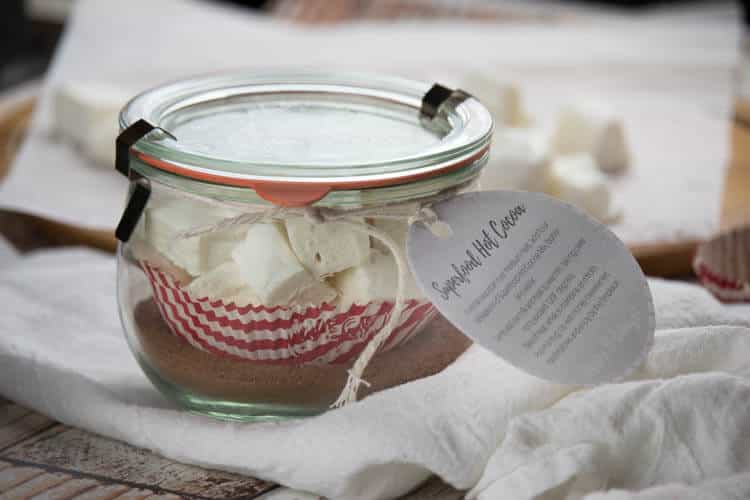 Superfood Hot Cocoa with Honey-Sweetened Marshmallows - This treat is packed with nutrient dense ingredients such as mineral-rich coconut sugar, fermented raw cacao powder, and grass-fed collagen for a protein kick. Naturally primal with dairy free option. It also makes a great homemade gift with a FREE printable page for gift tags. #primal #nourishing #hotcocoa #homemadegifts 