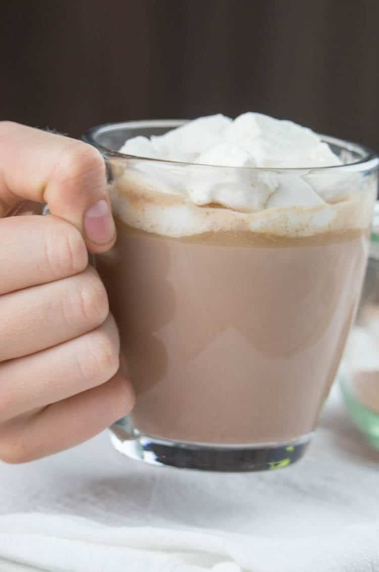 Superfood Hot Cocoa with Honey-Sweetened Marshmallows - This treat is packed with nutrient dense ingredients such as mineral-rich coconut sugar, fermented raw cacao powder, and grass-fed collagen for a protein kick. Naturally primal with dairy free option. It also makes a great homemade gift with a FREE printable page for gift tags. #primal #nourishing #hotcocoa #homemadegifts 