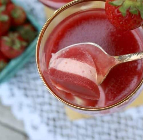 Gut Healing Strawberries 'n' Cream Gelatin Cups - with real strawberries and live probiotics in the yogurt, make this today's afternoon treat!