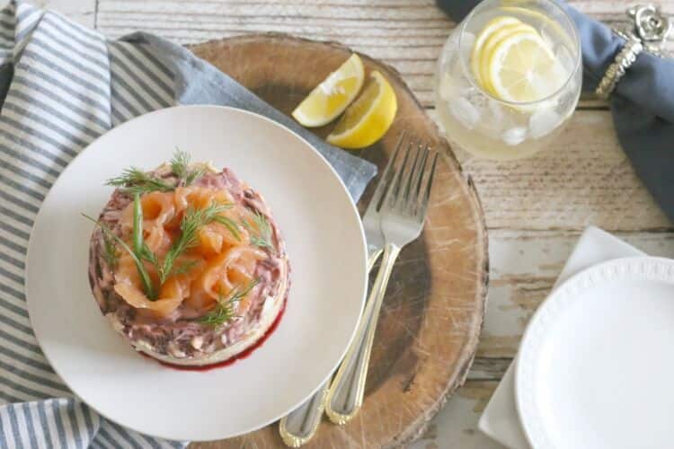 Lox Layered Salad (Salmon with Root Vegetables) is full of resistant starch and high in protein. Click to get the recipe. 