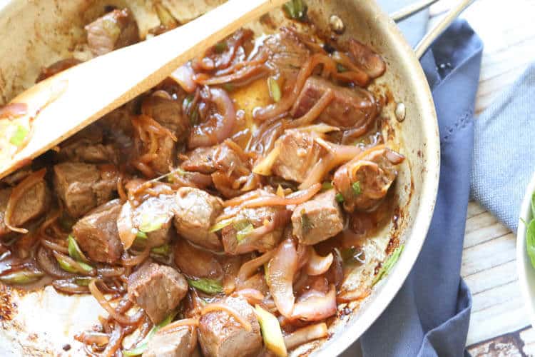 Paleo Vietnamese Shaking Beef Bowl is full of bold flavors as pan-seared steaks, onions, ginger and lime-pepper dipping sauce come together. With its pungent bite, the watercress is a great contrast to the beef and roasted sweet potatoes add healthy substance to this 30 minute meal. #whole30 #sunbasket #superfood #paleo