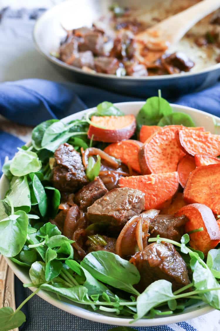 Paleo Vietnamese Shaking Beef Bowl is full of bold flavors as pan-seared steaks, onions, ginger and lime-pepper dipping sauce come together. With its pungent bite, the watercress is a great contrast to the beef and roasted sweet potatoes add healthy substance to this 30 minute meal. #whole30 #sunbasket #superfood #paleo
