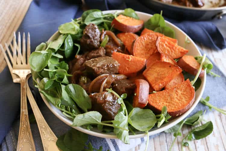 Paleo Vietnamese Shaking Beef Bowl is full of bold flavors as pan-seared steaks, onions, ginger and lime-pepper dipping sauce come together. With its pungent bite, the watercress is a great contrast to the beef and roasted sweet potatoes add healthy substance to this 30 minute meal. #whole30 #sunbasket #superfood #paleo