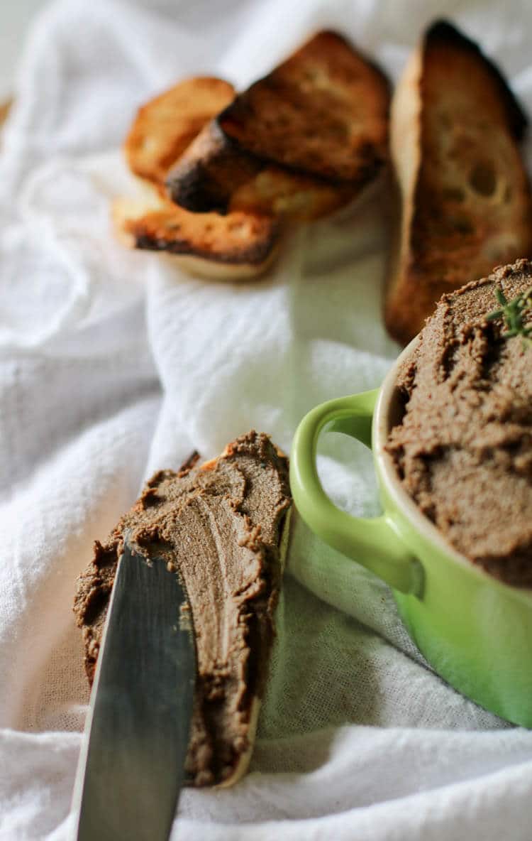 Easy Beef Liver Pâté Recipe (Whole30, Paleo, GAPS, Keto) -This Beef Liver Pâté recipe is so easy - doesn't require soaking and yet full of flavor (not the liver-ey kind). #appetizer #whole30 