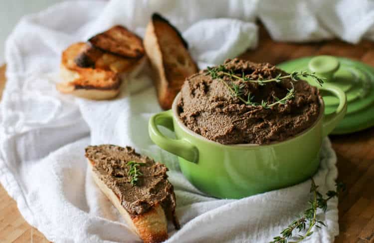 Easy Beef Liver Pâté Recipe (Whole30, Paleo, GAPS, Keto) -This Beef Liver Pâté recipe is so easy - doesn't require soaking and yet full of flavor (not the liver-ey kind). #appetizer #whole30 