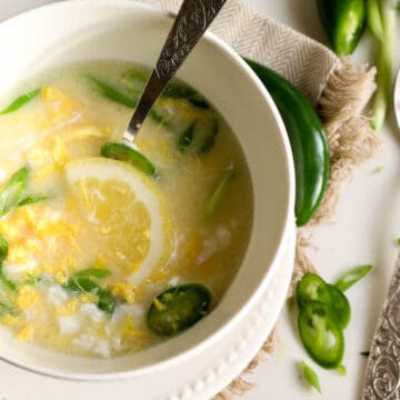 Keto Egg Drop Soup (5 minutes) - This Keto Egg Drop Soup is rich in nutrition and healthy fats. It doesn't have a thickener making this an easy Paleo, Whole30, or low carb breakfast, lunch or dinner. #lowcarb #whole30