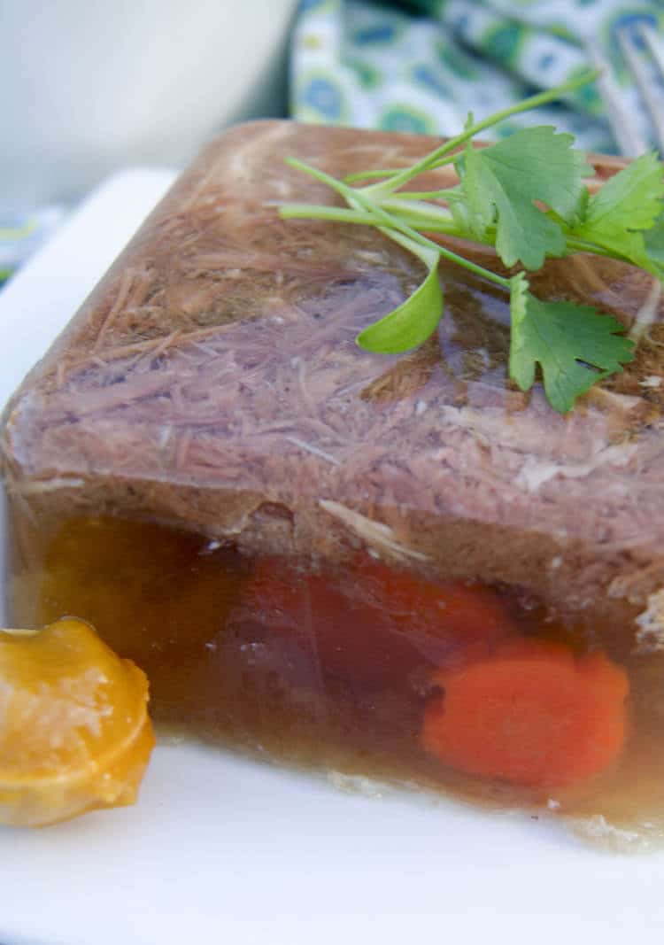 How to Make Aspic "Meat Jello" -Meat jello or Aspic, as it is formally called, is rich in amino acids and nutrients. It's naturally a great source of collagen and helps support bone, teeth and joint health. It's naturally Whole30, Keto, Paleo and GAPS diet compliant. #guthealing #GAPSdiet 