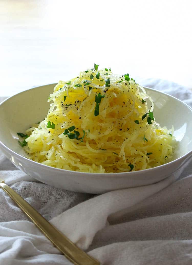 How to Cook Spaghetti Squash for Longest Strands - Spaghetti Squash is a great low-carb and keto alternative to pasta and other carb-heavy foods. Check out this easy way to cook spaghetti squash to achieve those long luscious strands. #keto #lowcarb