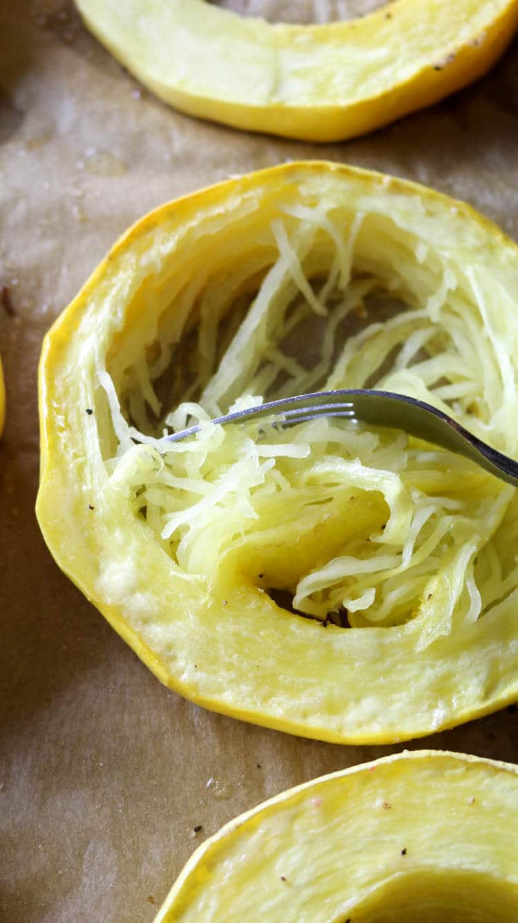 How to Cook Spaghetti Squash for Longest Strands - Spaghetti Squash is a great low-carb and keto alternative to pasta and other carb-heavy foods. Check out this easy way to cook spaghetti squash to achieve those long luscious strands. #keto #lowcarb #spaghettisquash