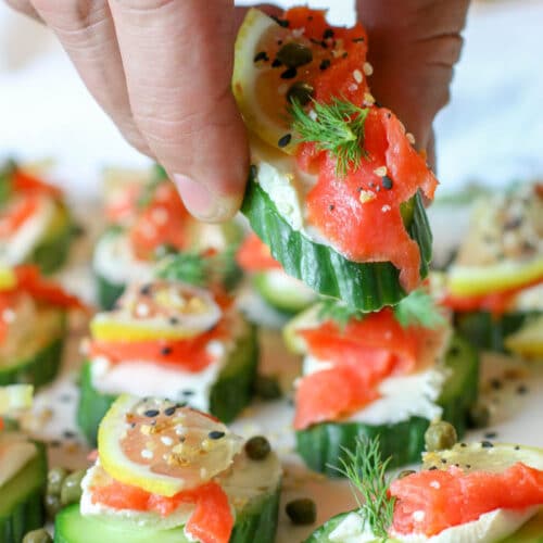 Everything Bagel Cucumber Bites with Smoked Salmon (Low Carb, GAPS, Primal) - Healthy smoked salmon on top of cream cheese topped cucumber slices and finished off with Everything Bagel Seasoning. A delicious, super easy, 15 minute, low-carb appetizer. #lowcarb #appetizers #smokedsalmon
