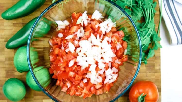 Fermented Pico de Gallo - Fermented Tomato Salsa is a tangy and gut-healing version of Pico de Gallo. With only 5 ingredients and naturally Paleo, Whole30, and Low Carb, this will be your favorite condiment all season long. #ferment #healthy