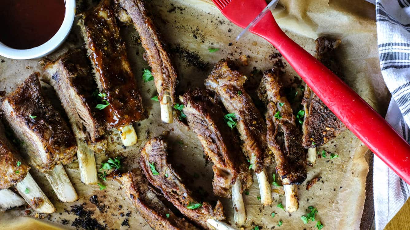 Instant Pot Ribs (Keto, Paleo, Whole30) -These Instant Pot Ribs are so delicious, flavorful, tender and best of all easy to make with only 5 ingredients and 30 minutes cook time! Pair with your favorite roasted vegetable for an easy weeknight dinner! #instantpot #spareribs 