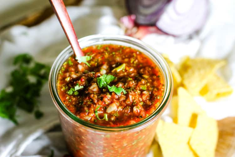 Blended salsa in a weck jar with tortilla chips