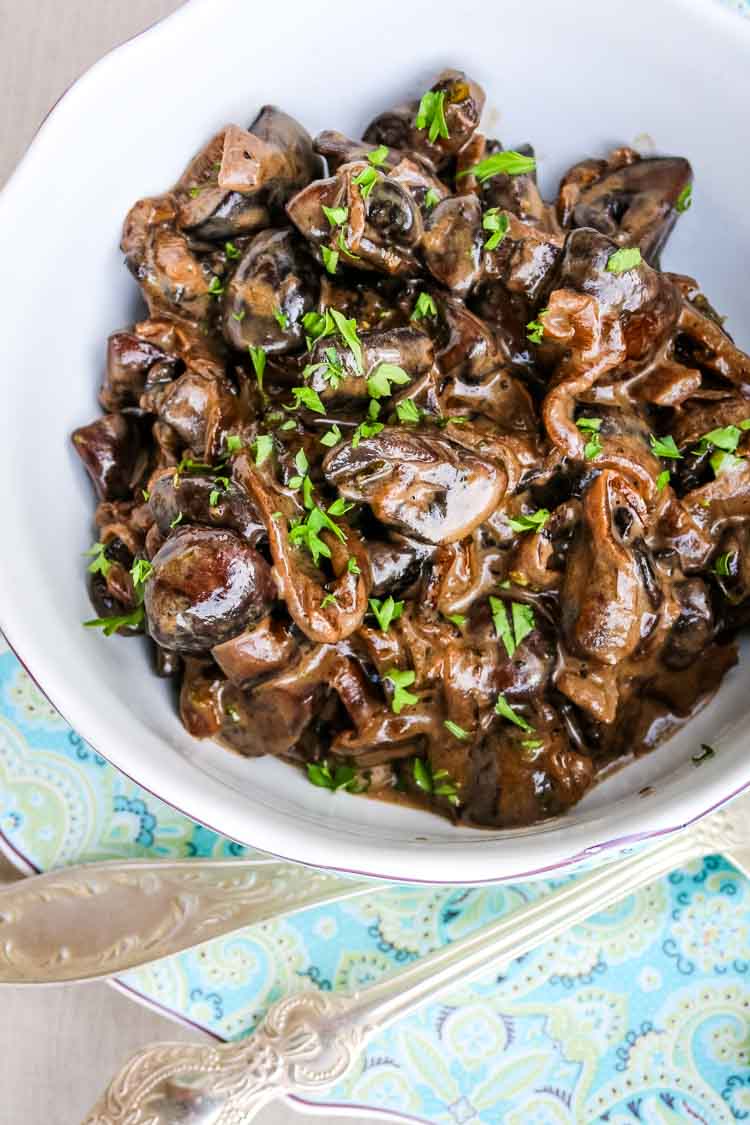 Creamed mushrooms with onions, garlic and butter