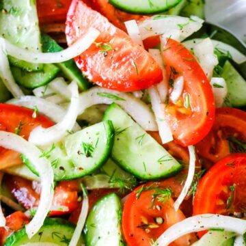 Tomato wedges with cucumber slices and thinly sliced white onion