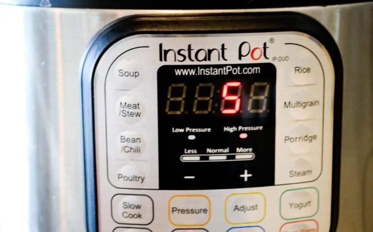 Instant Pot screen set to 5 minutes cooking time