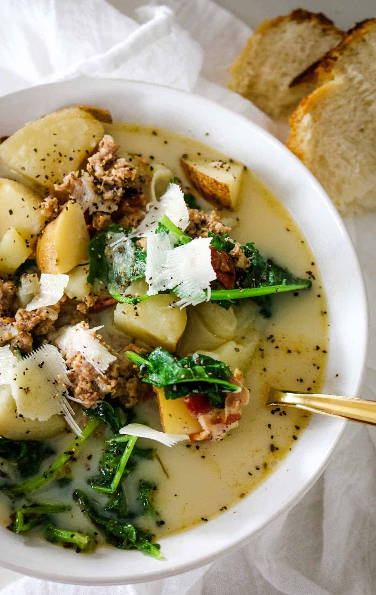 zuppa toscana with bread