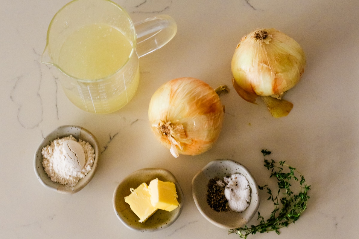 yellow onions with flour, broth, butter, and seasonings as ingredients for onion gravy.